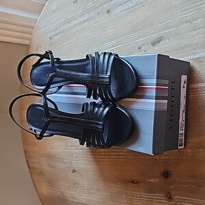 Vigotti size 7.5 M Mervi Navy Nappa Heels like new condition